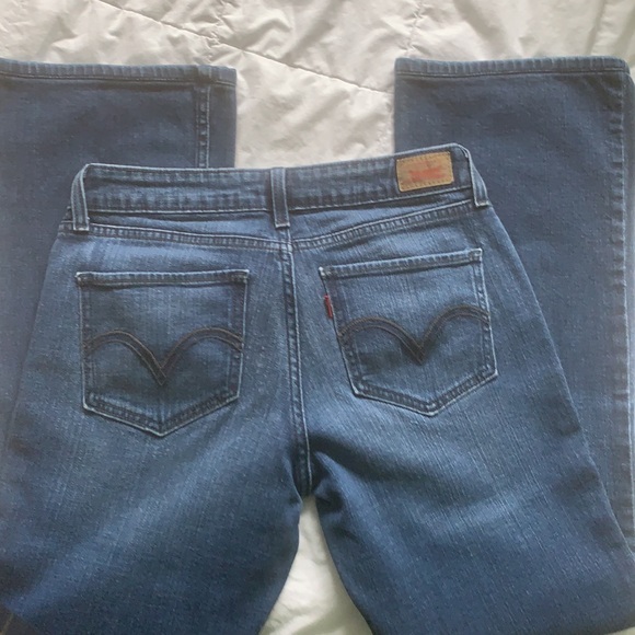 Levi’s Curvy cut 528 Jeans - Picture 4 of 11